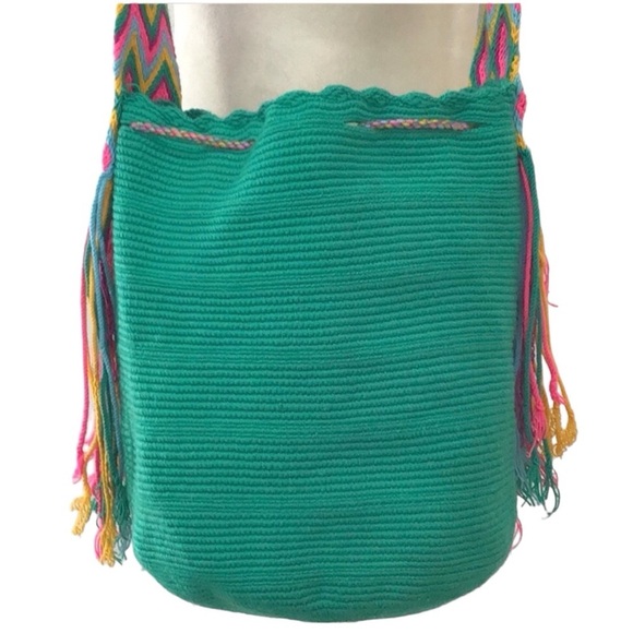 Handmade Wayuu Mochilla Green Bucket Bag - Picture 11 of 13
